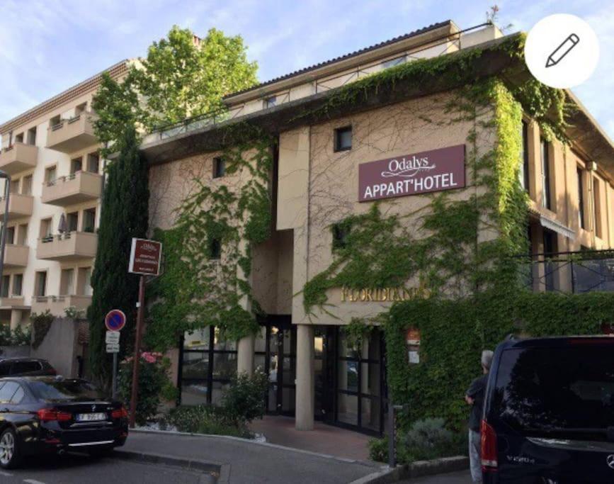 Ma Place Au Sud Aix Parking Aix-en-Provence Eksteriør billede